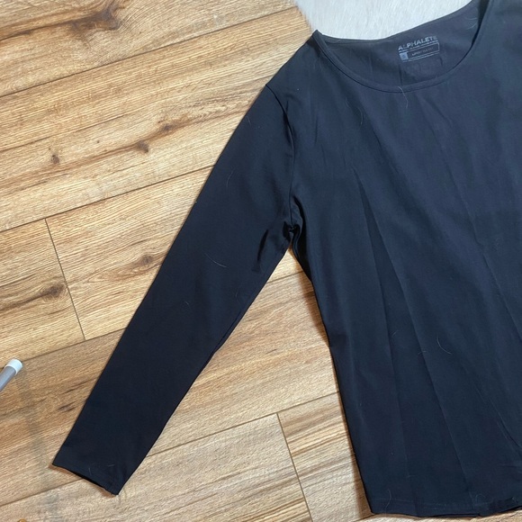 Alphalete Lifestyle Fit Long Sleeve T-Shirt in black. - Picture 4 of 7